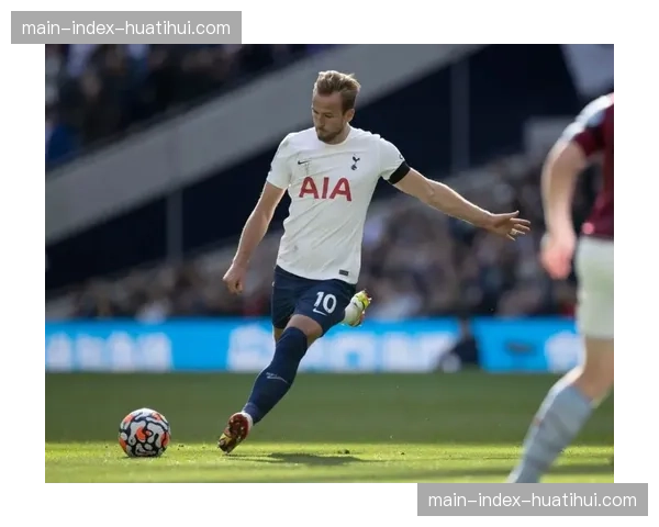 “阿斯顿维拉3-1逆转水晶宫，下半场十分钟内两度利用角球破门”