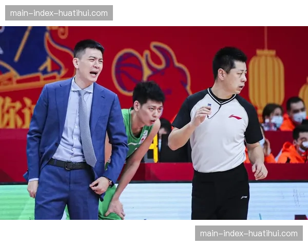 深度报道:高中及大学联赛兴起低位防守专项训练营,年轻球员基础技能回溯 深度报道:高中及大学联赛兴起低位防守专项训练营,年轻球员基础技能回溯